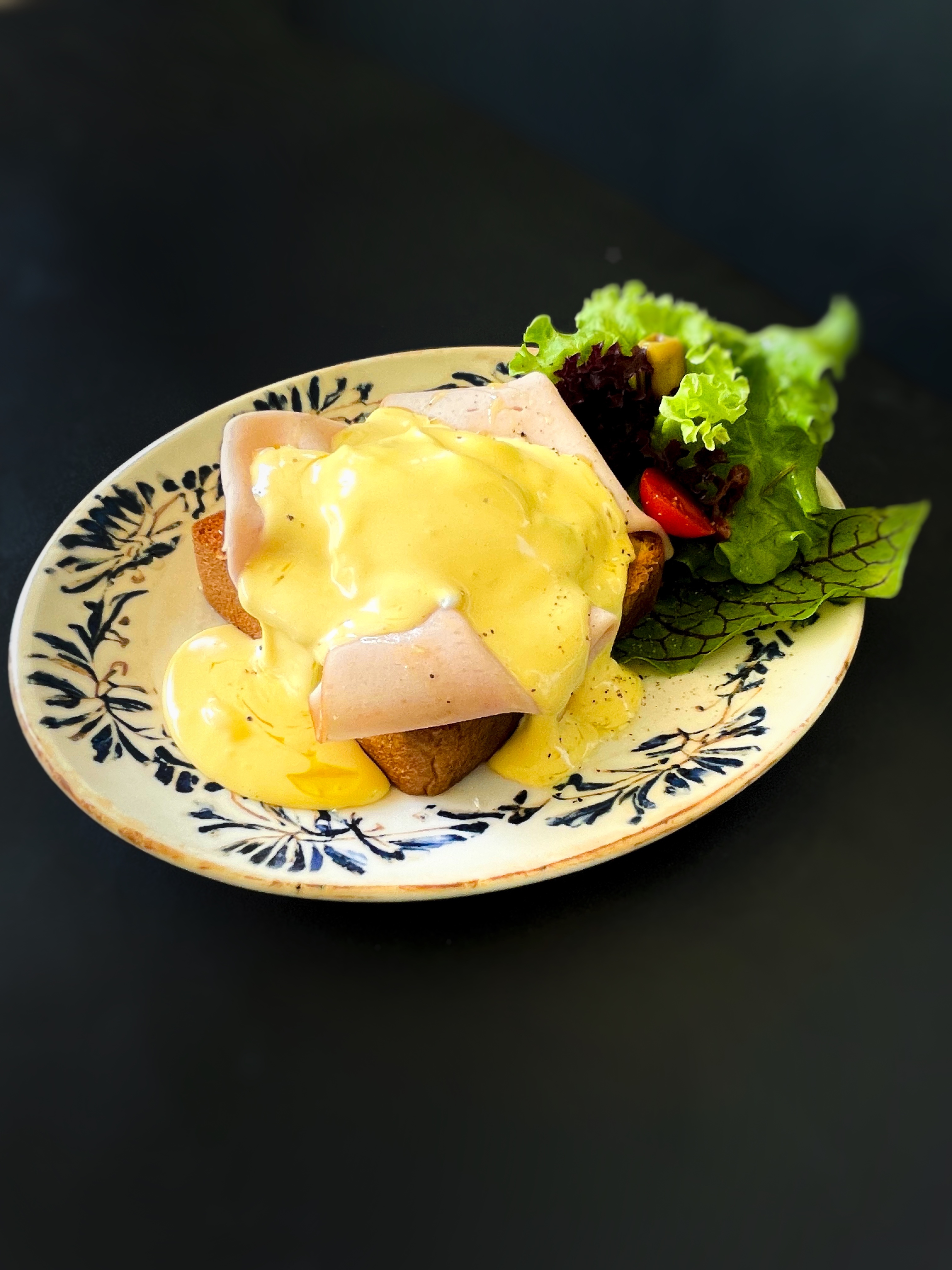 brioche-benedict-with-salmon
